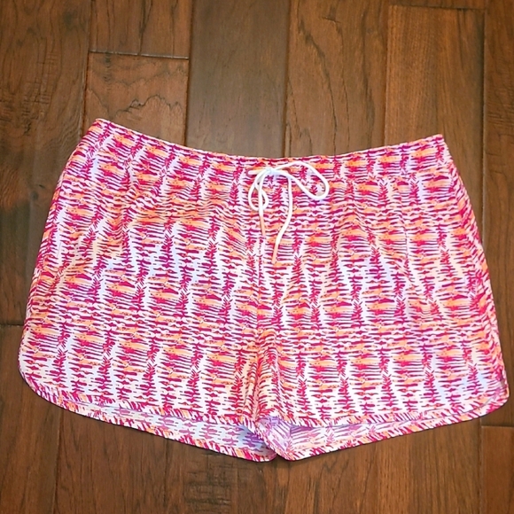 Vineyard Vines women's shorts with a vibrant pink and orange pattern size Large - Picture 1 of 10